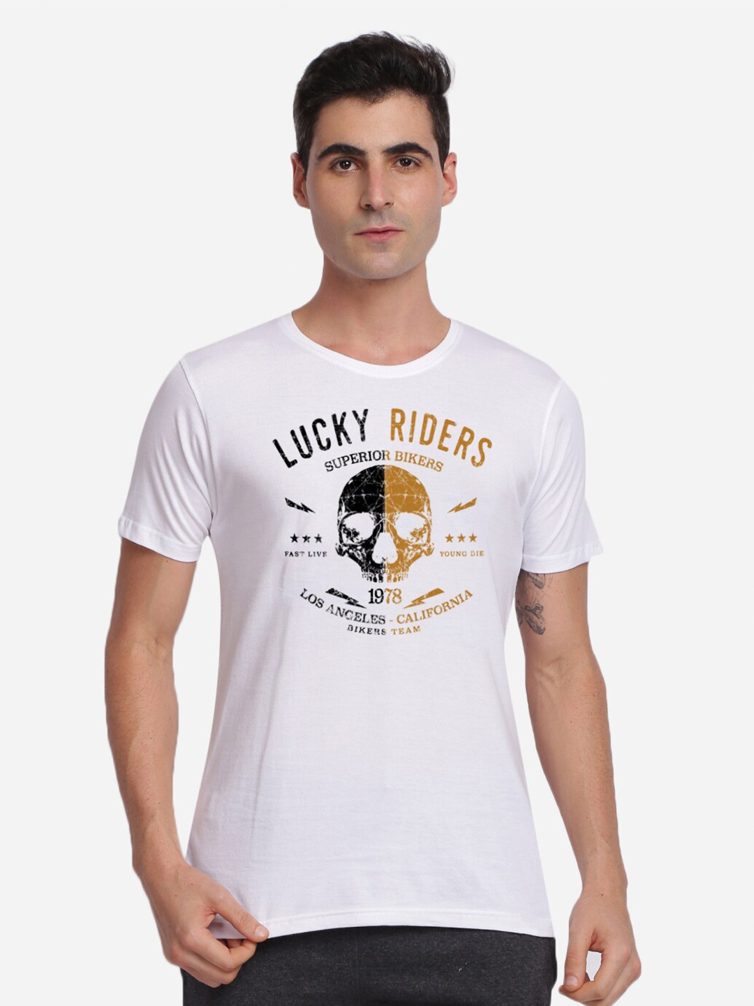

MASH UNLIMITED Men White & Black Graphic Print Slim-Fit Cotton Round Neck T-shirt
