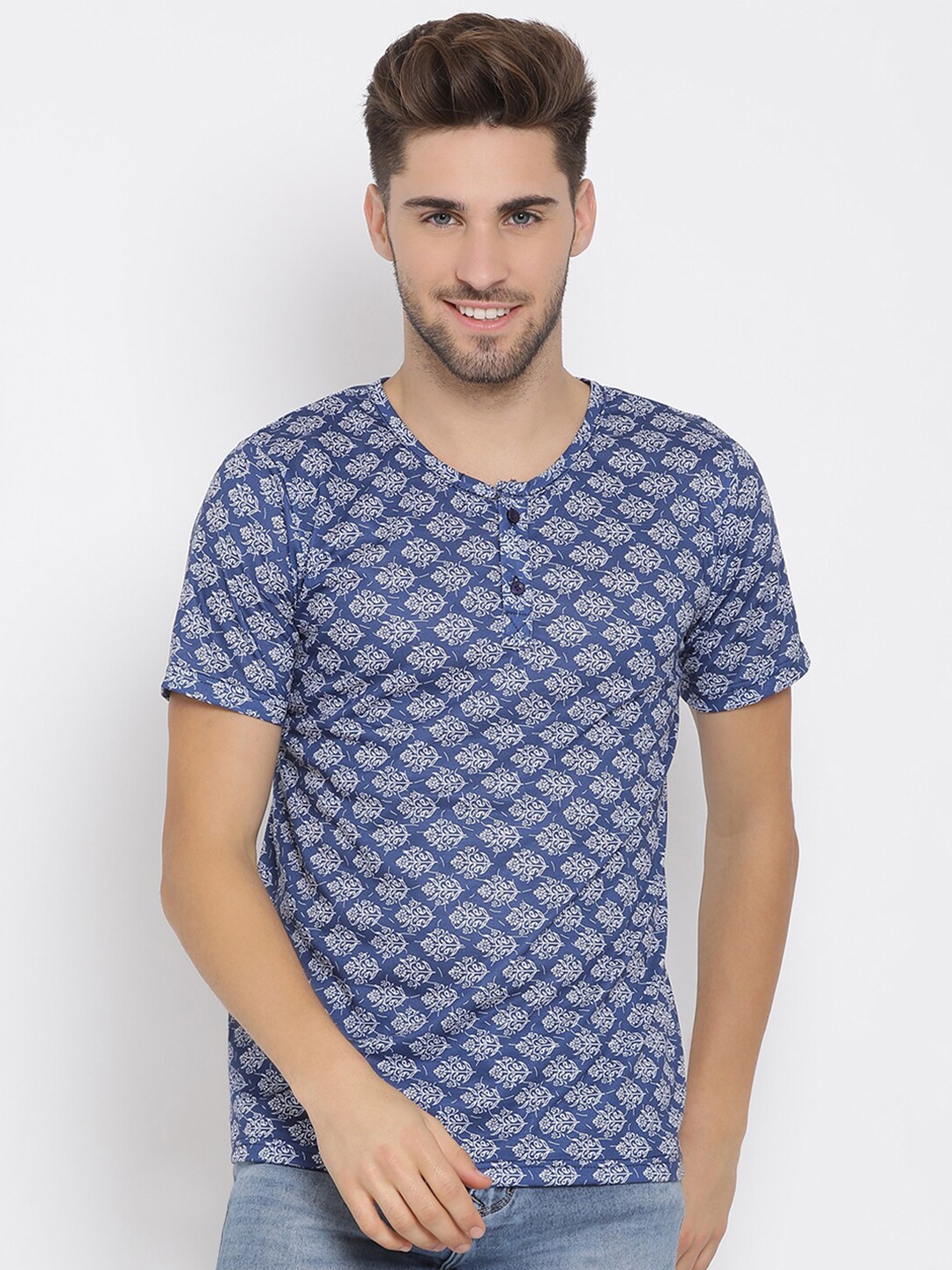 

Hangup Men Blue & White Printed Henley Neck T-shirt