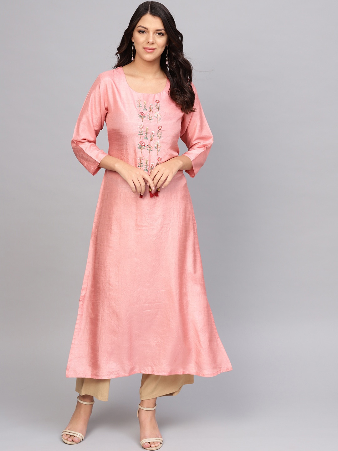 

Varanga Women Pink Floral Embroidered Kurta