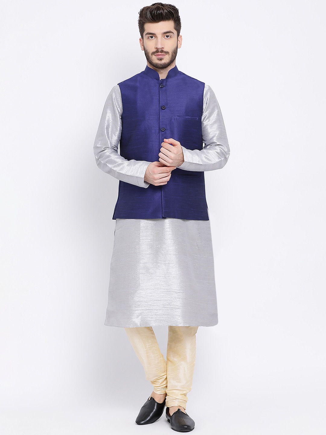 

NAMASKAR Men Silver-Toned & Cream-Coloured Solid Kurta with Churidar & Nehru Jacket