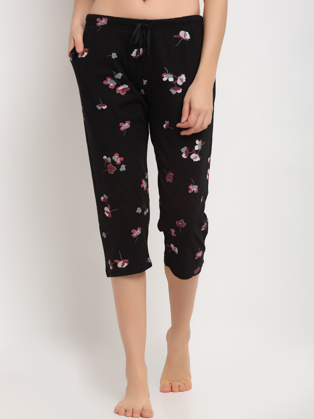 

Kanvin Women Black & Pink Printed Capris