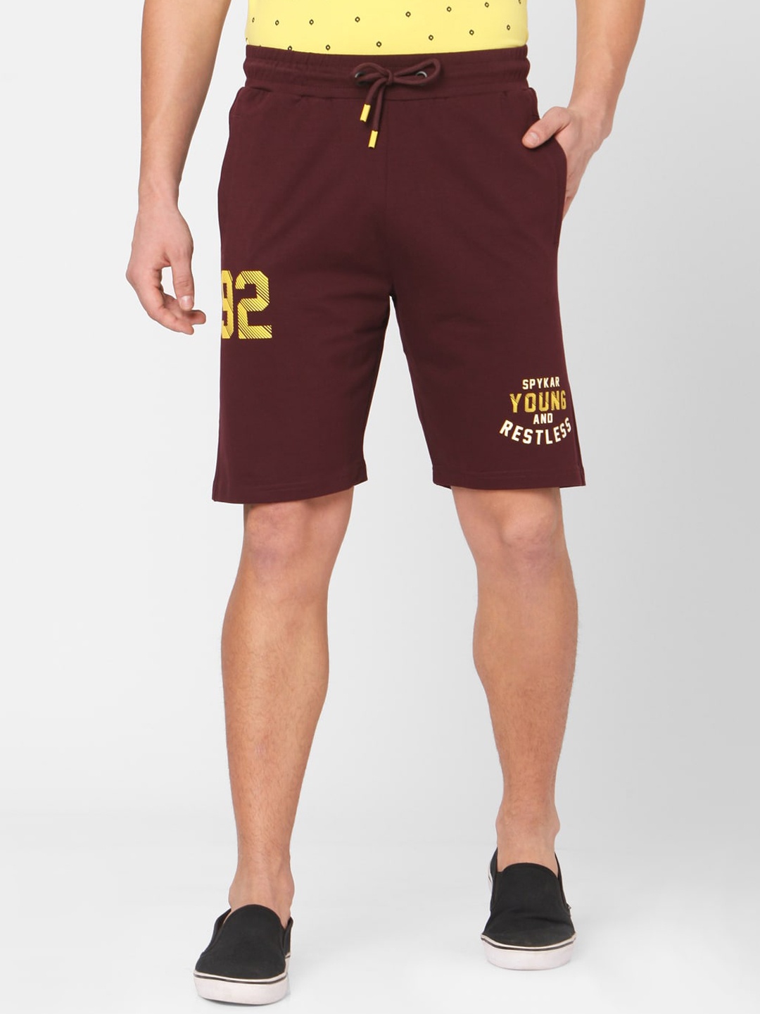 

SPYKAR Men Wine-Coloured Printed Slim Fit Regular Shorts, Maroon