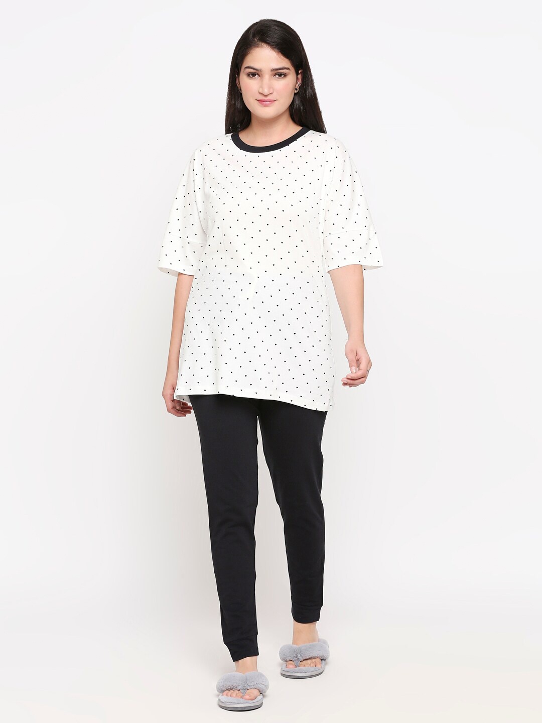 

XIN Plus Size Women White & Black Printed Night Suit