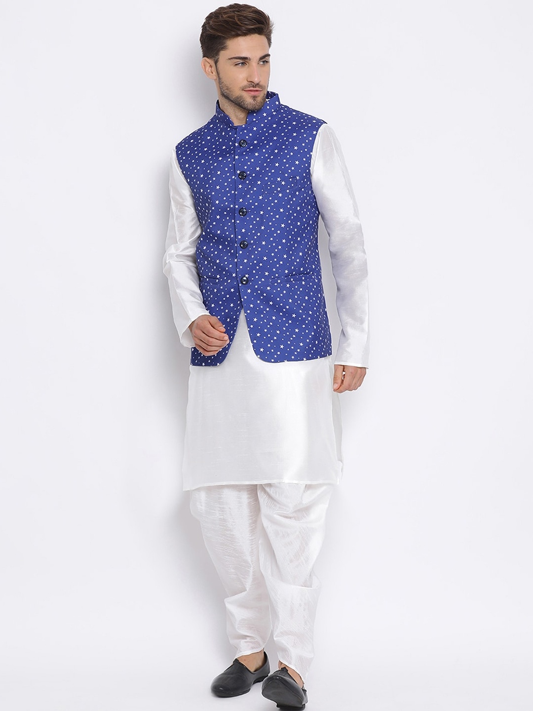 

Hangup Men White Solid Kurta with Salwar & Waistcoat
