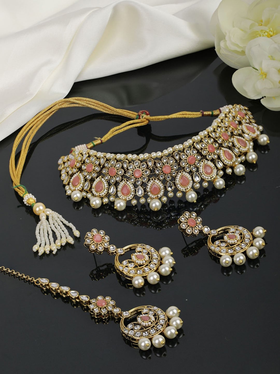

Priyaasi Off-White Gold-Plated Kundan Studded Beaded Handcrafted Jewellery Set