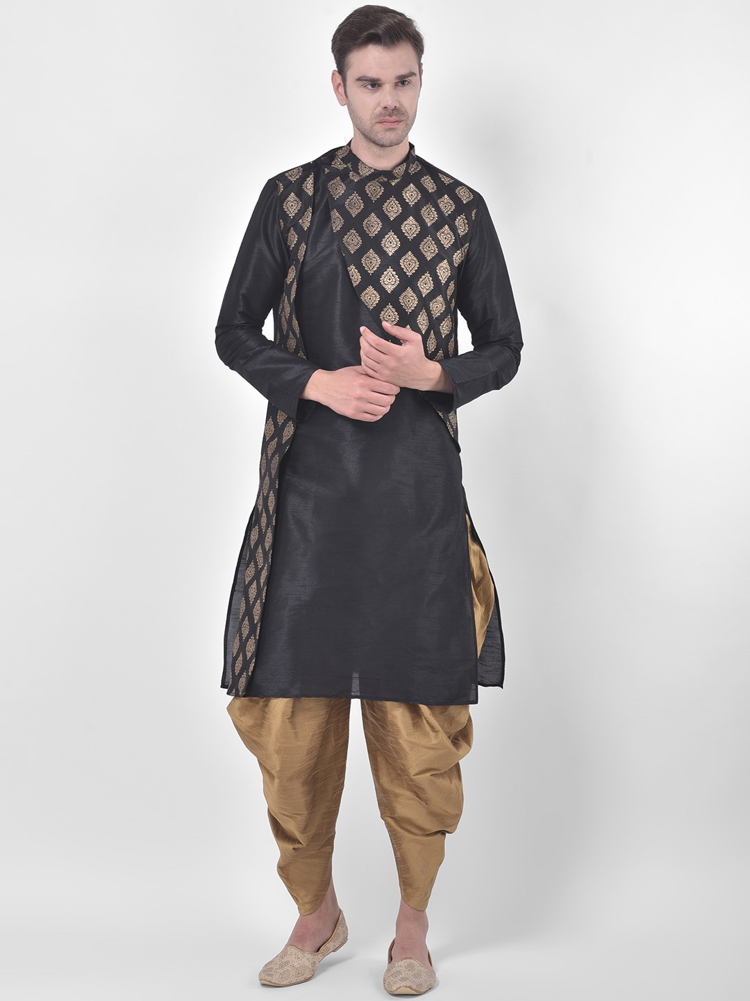 

DEYANN Men Black Kurta and Patiala Set