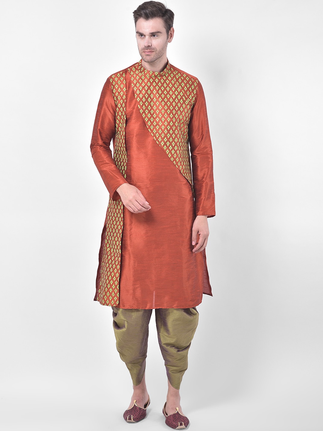 

DEYANN Men Orange & Gold-Toned Printed Regular Straight Dupion Silk Kurta & Dhoti Pants