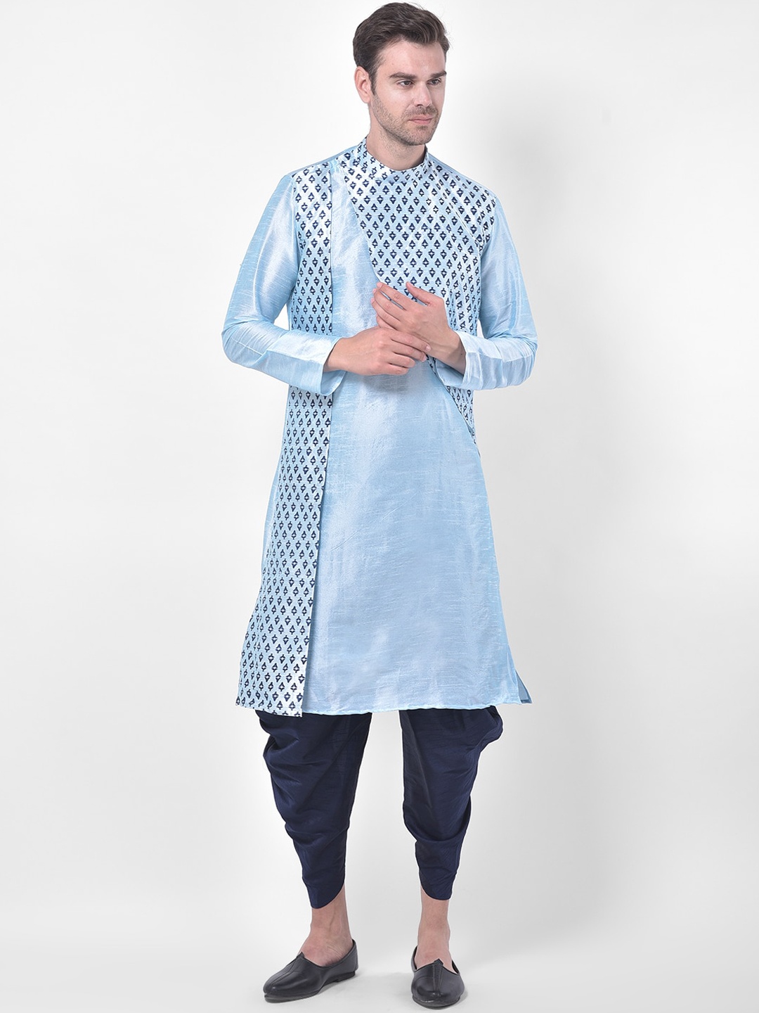 

DEYANN Men Blue Ethnic Motifs Printed Regular Straight Dupion Silk Kurta & Patiala
