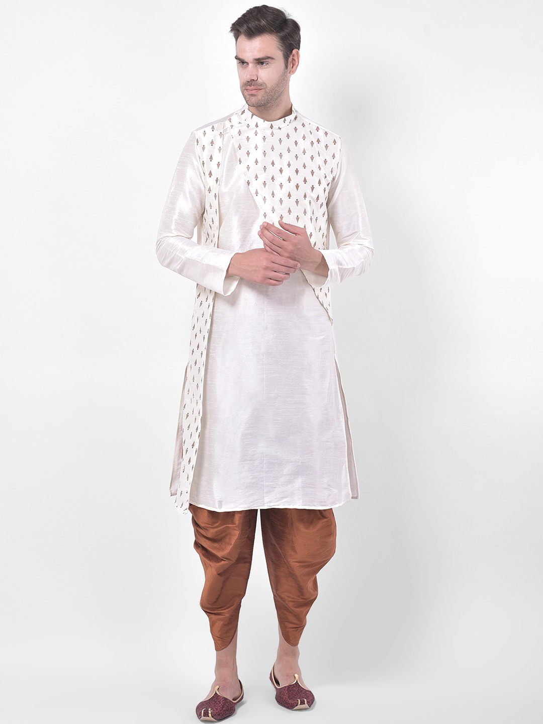 

DEYANN Men Off-White Kurta and Patiala Set