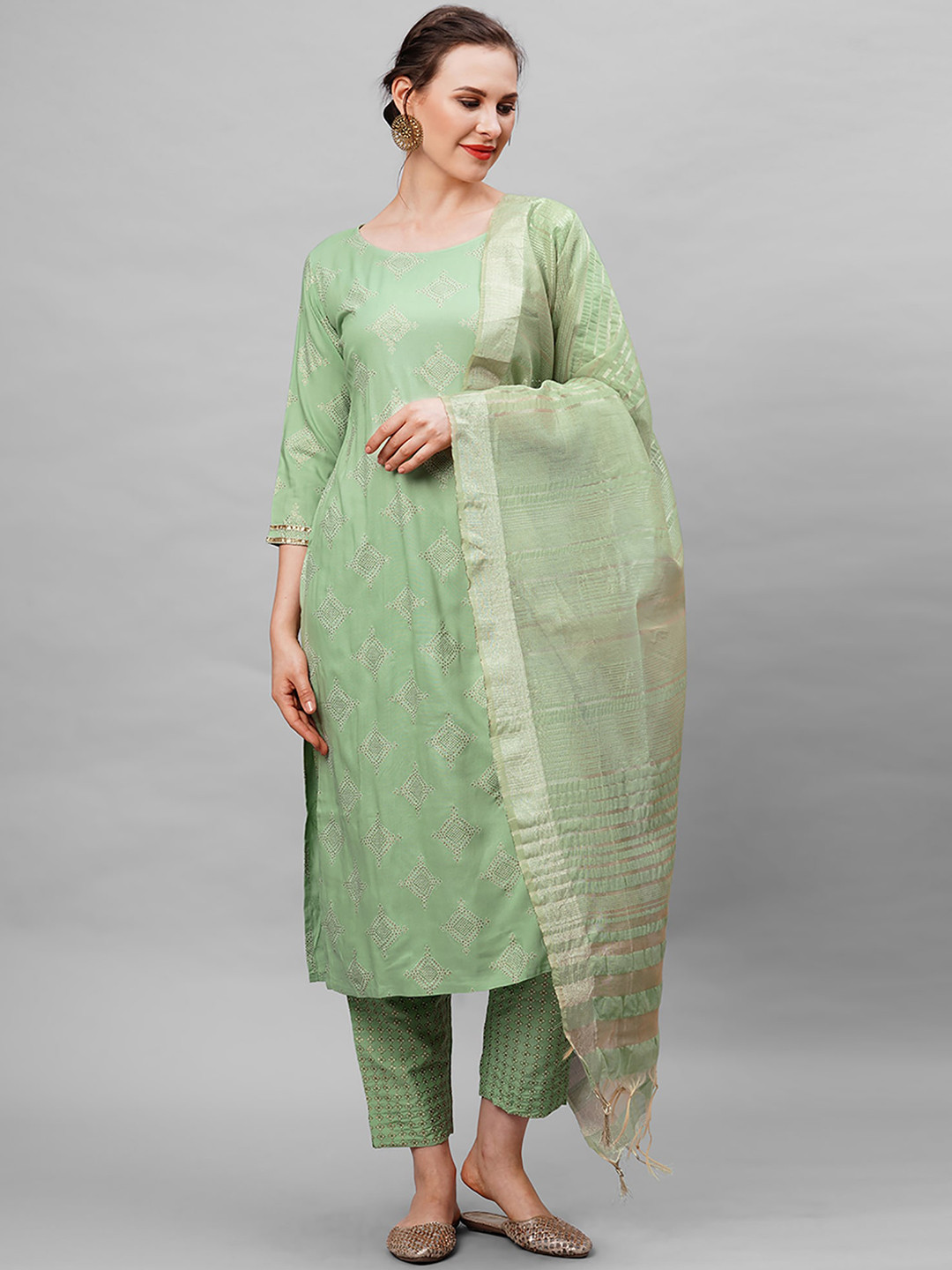 

Indo Era Women Green & Gold-Toned Straight Pure Cotton Kurta & Trousers With Dupatta