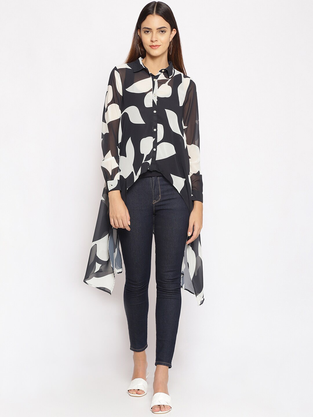 

Oxolloxo Women Black & White Printed Button Shrug