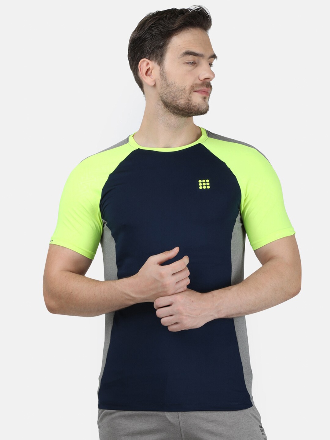 

rock it Men Navy Blue & Lime Green Smart Fit T-shirt