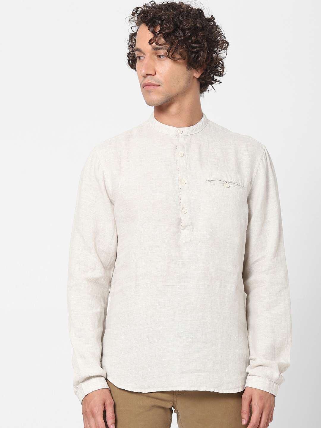 

Celio Men White Regular Fit Solid Casual Shirt