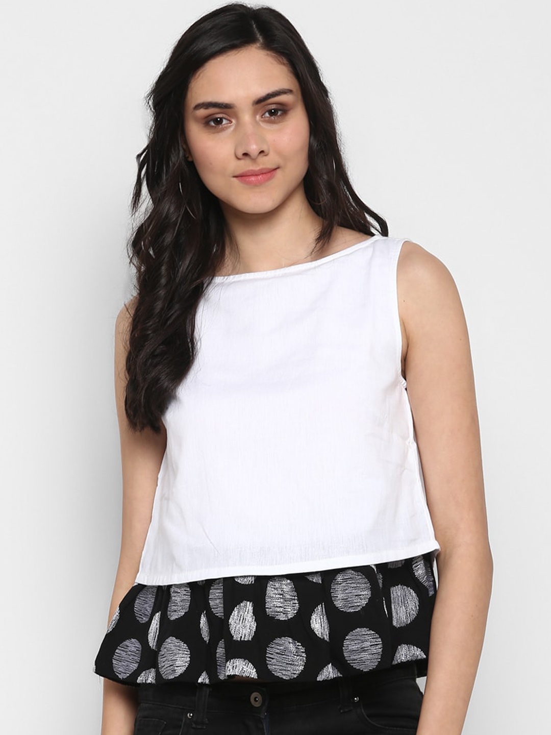 

DEEBACO White & Black Colourblocked A-Line Top