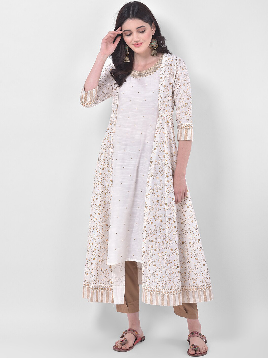 

Span Women White Floral Embroidered Layered Kurta