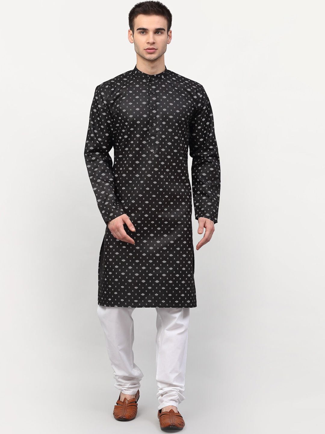 

Jompers Men Black Ethnic Motifs Printed Kurta with Pyjamas