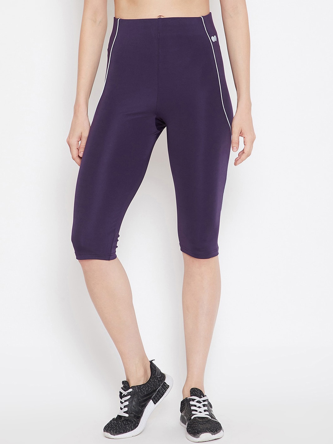 

Clovia Women Purple Solid Slim-Fit Capri Tights