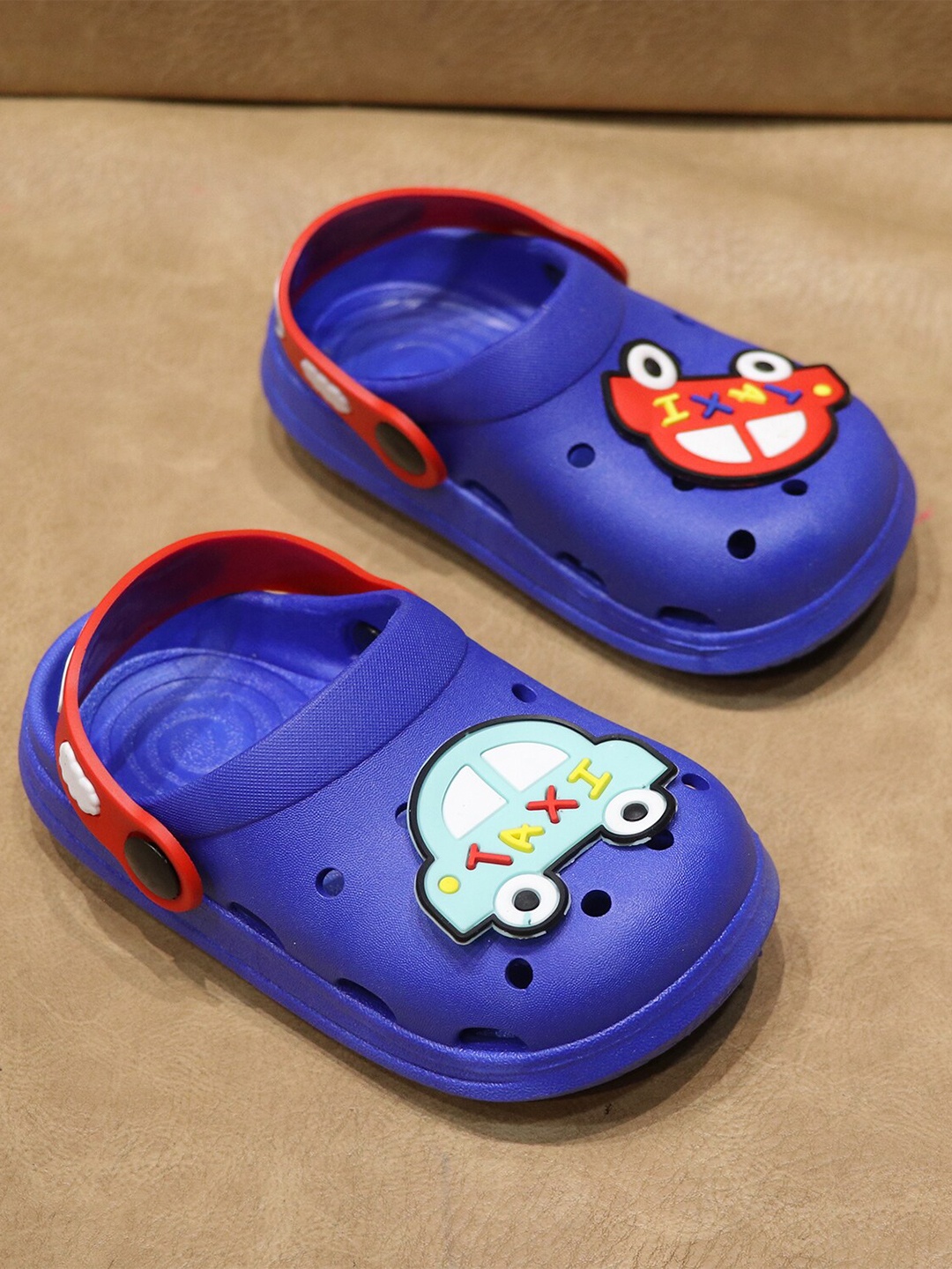 

FEETWELL SHOES Unisex Kids Blue & Red Applique Detail Croslite Clogs