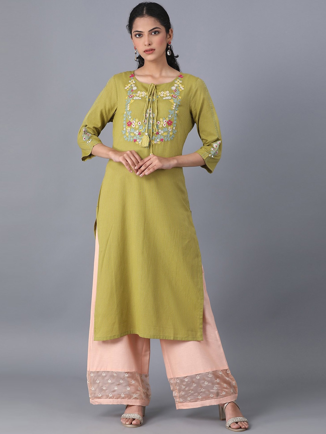

W Women Green Floral Embroidered Kurta