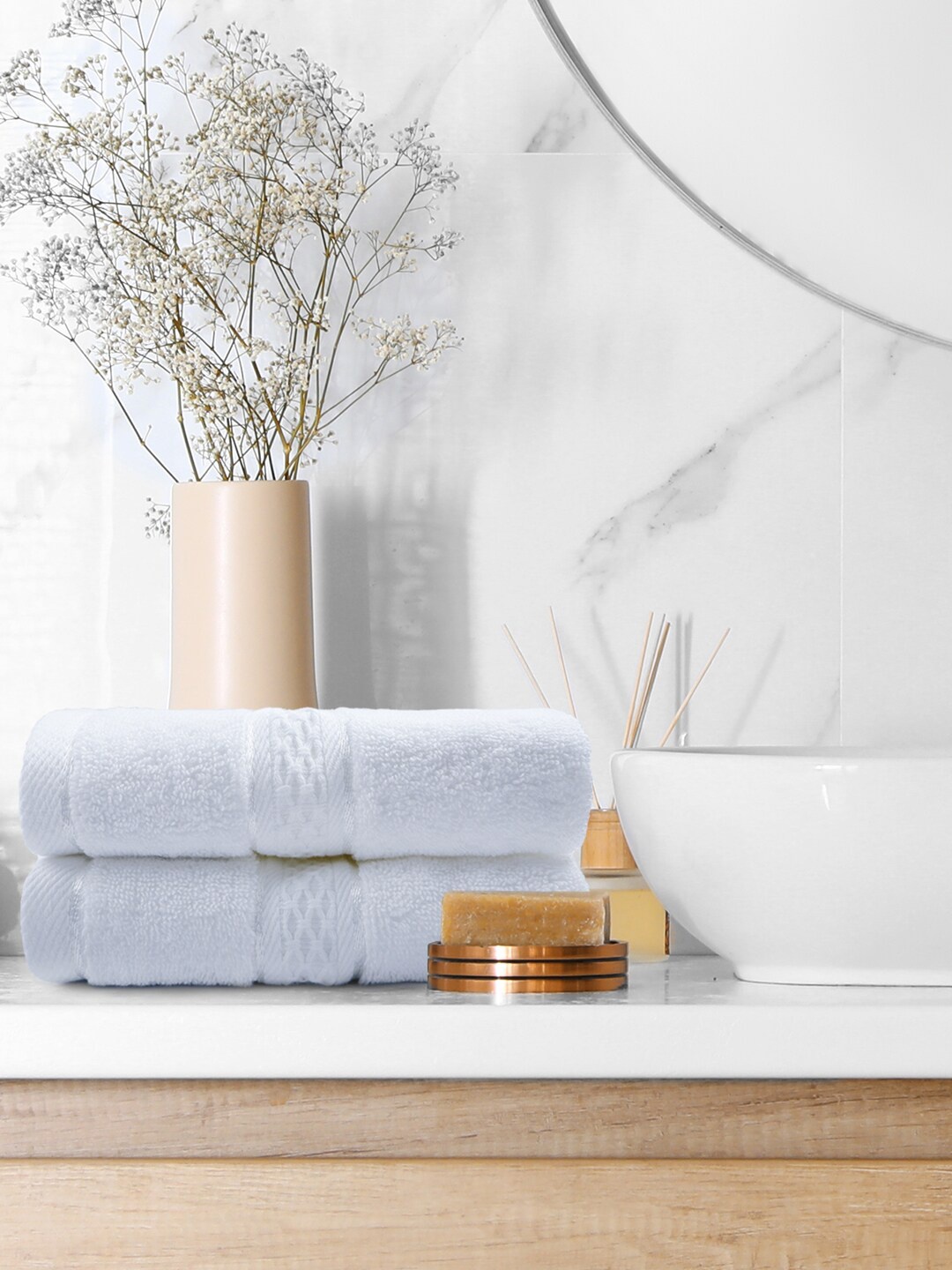 

Trident Set Of 2 White Solid 600 GSM Pure Cotton Hand Towels