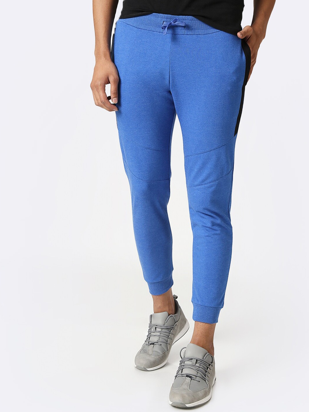 

Bewakoof Men Blue Solid Regular Fit Joggers