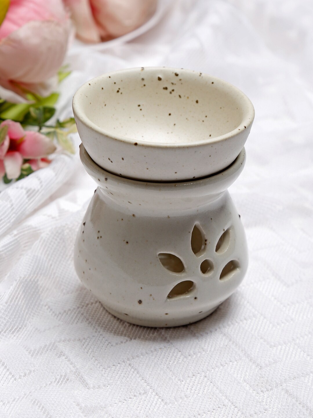 

Fabindia White Dhaval Glazed Ceramic Aroma Oil Diffuser