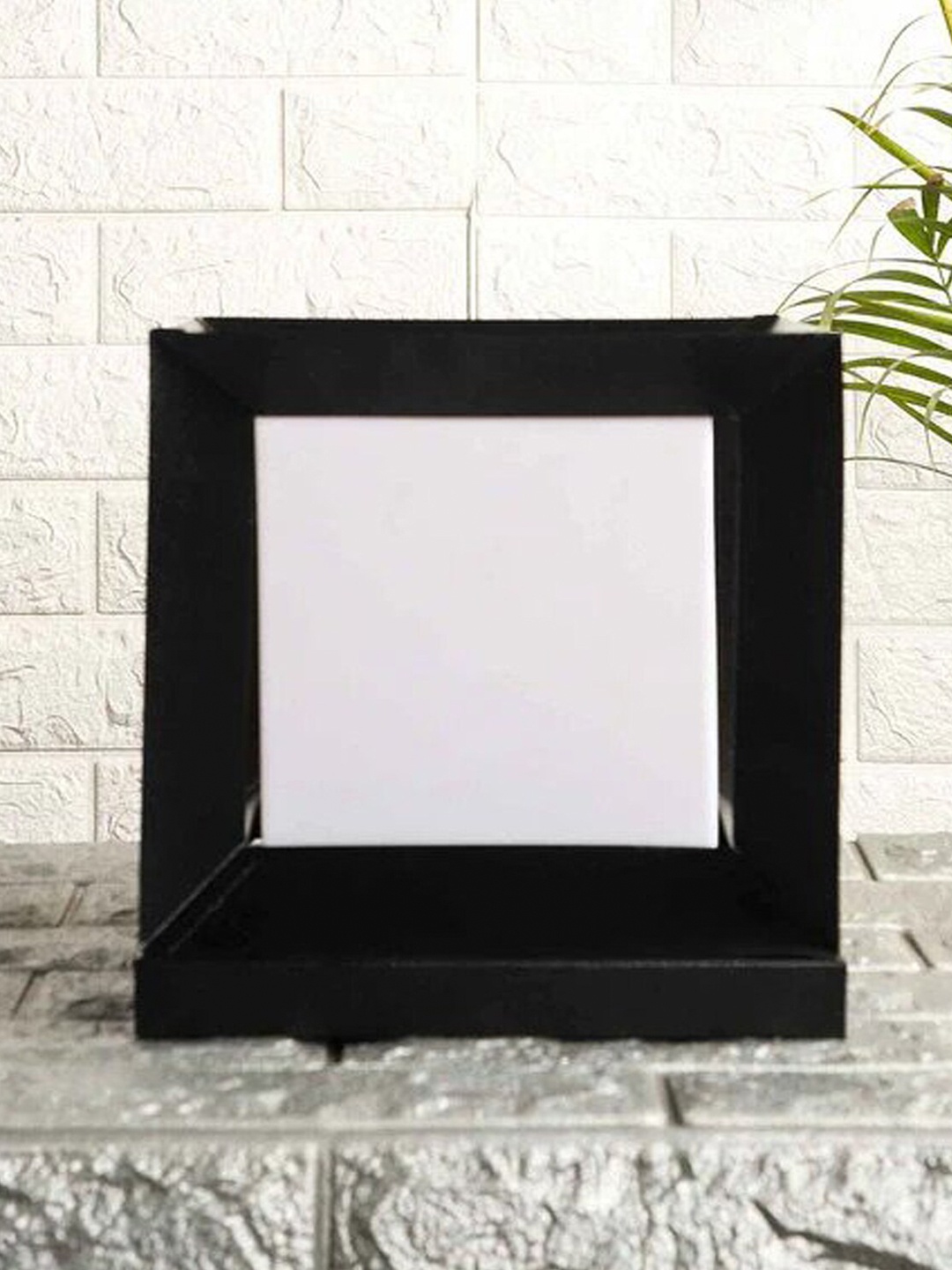 

MFD HOME FURNISHING Black & White Quirky Outdoor Lamp