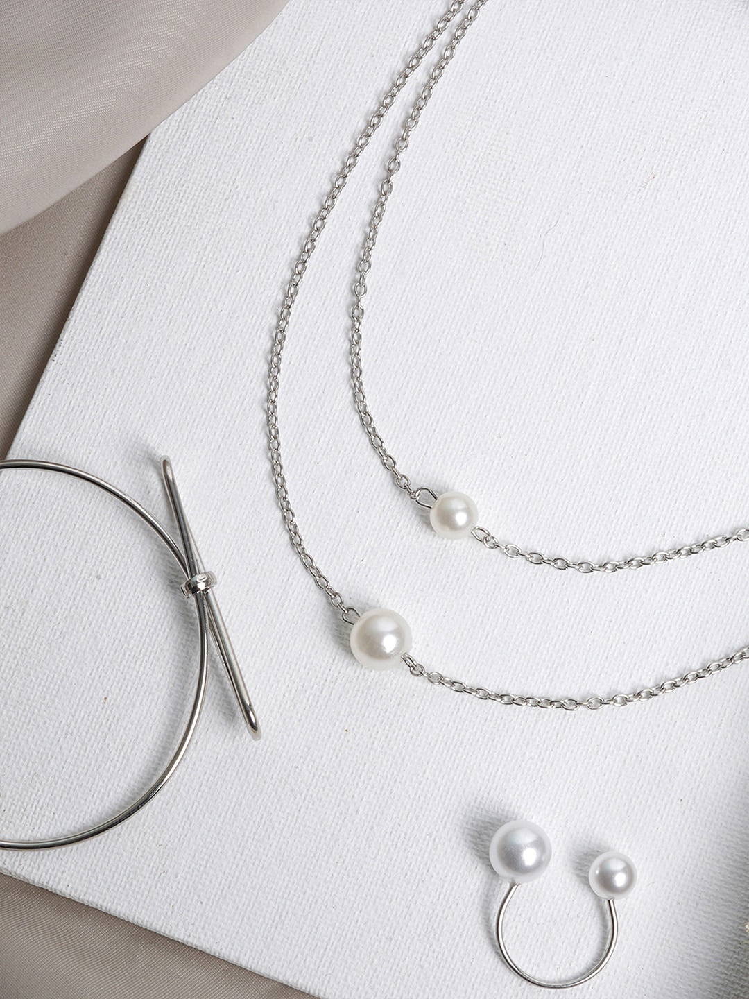 

JOKER & WITCH Women Silver-Plated White Pearl Beaded Splice Jewellery Set