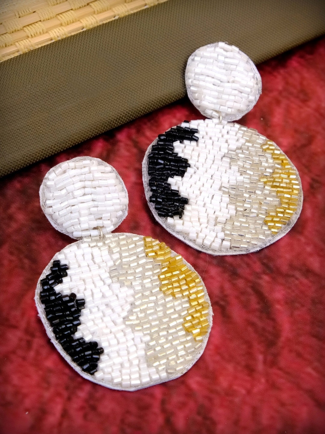 

Crunchy Fashion White Circular Drop Earrings