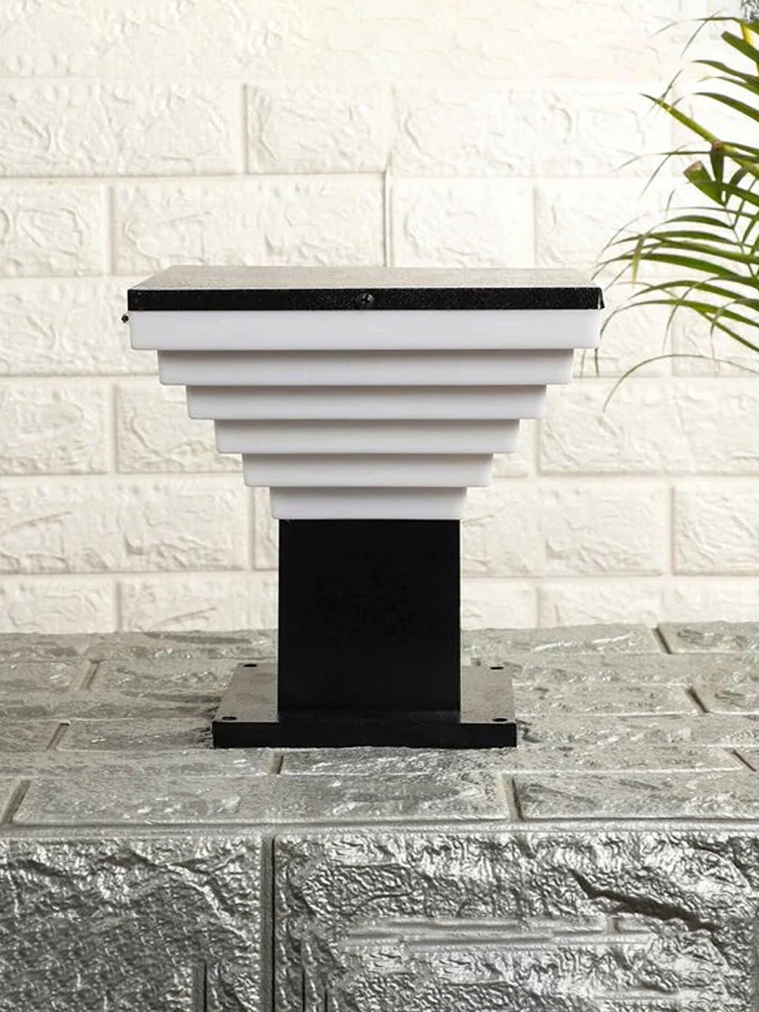 

MFD HOME FURNISHING Black & White Quirky Square Step Outdoor Lamp