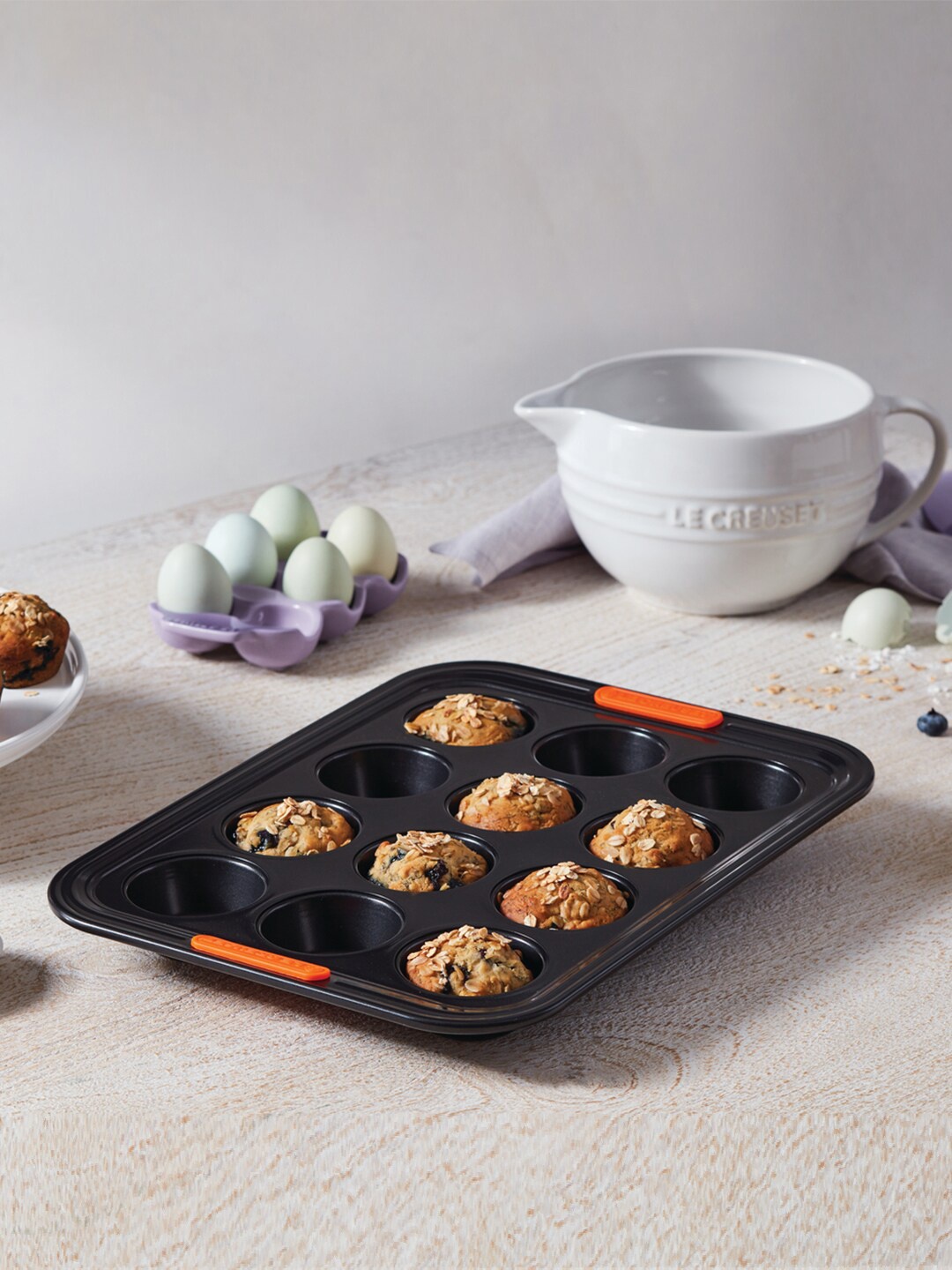 

LE CREUSET Black Solid 12 Cup Muffin Tray