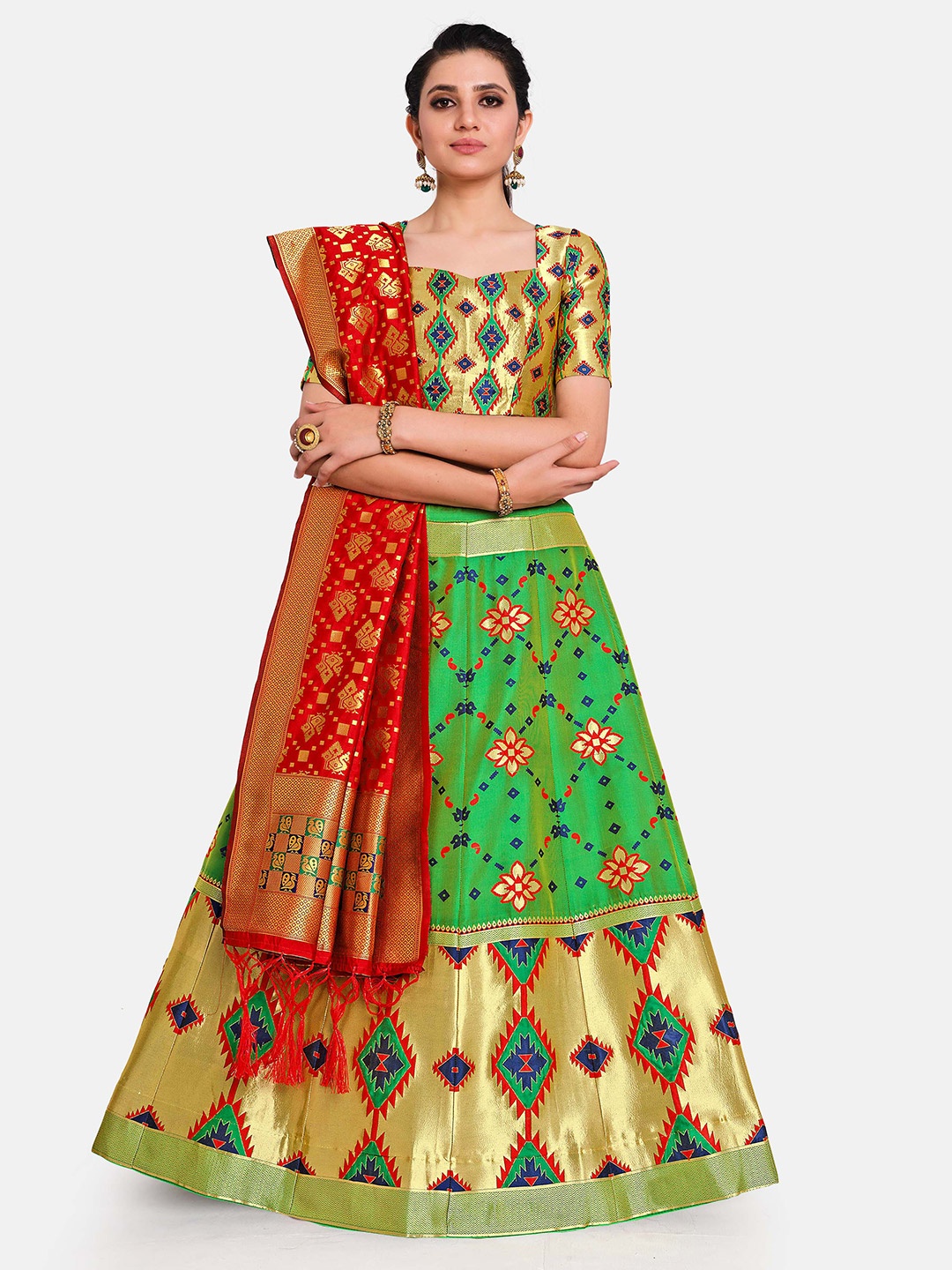 

MIMOSA Women Green & Red Semi-Stitched Lehenga & Unstitched Blouse With Dupatta