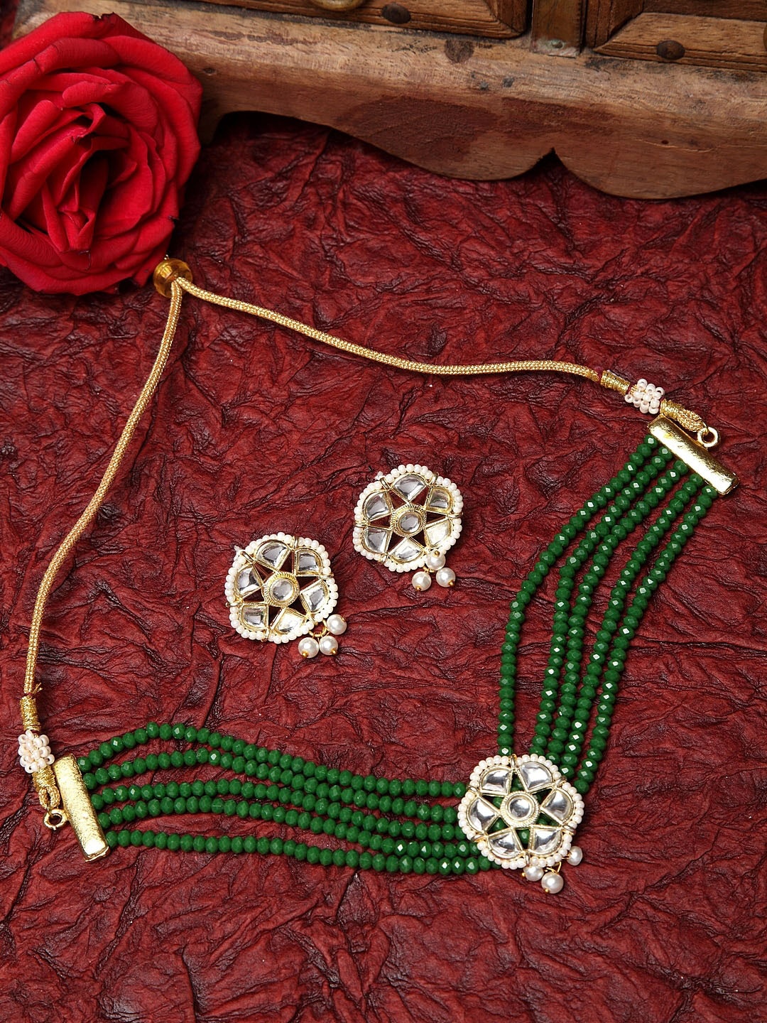 

Moedbuille Gold-Plated Green & White Kundan Onyx Studded Pearl Beaded Jewellery Set