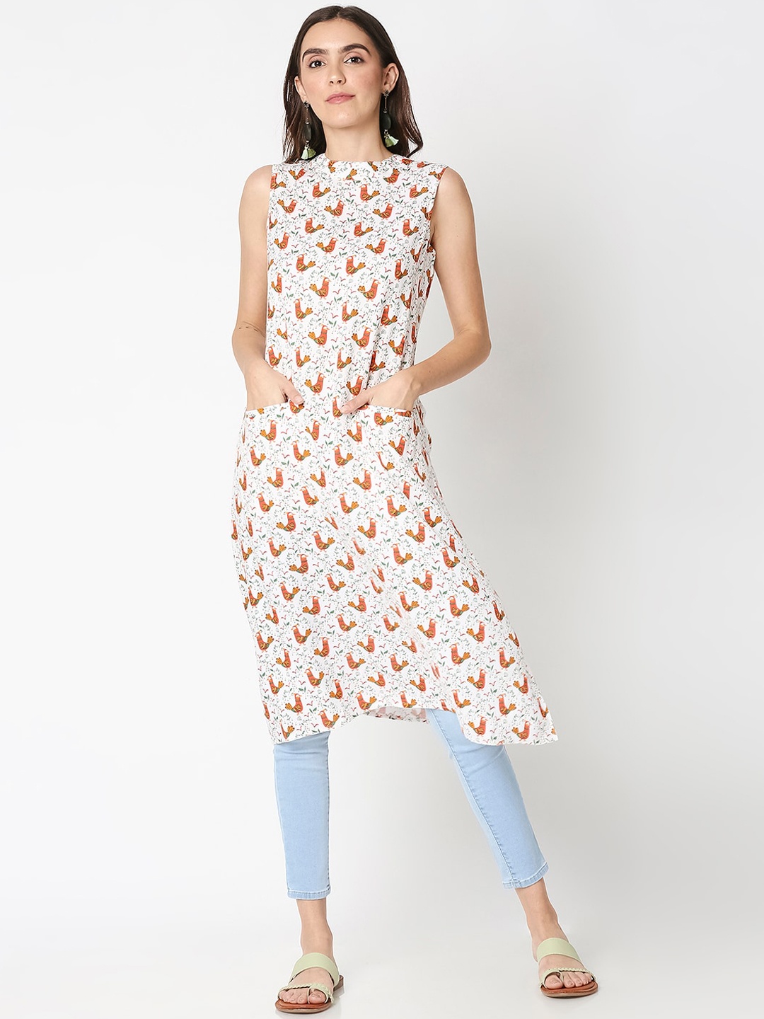 

Bewakoof Women White Floral Printed Thread Work Kurta