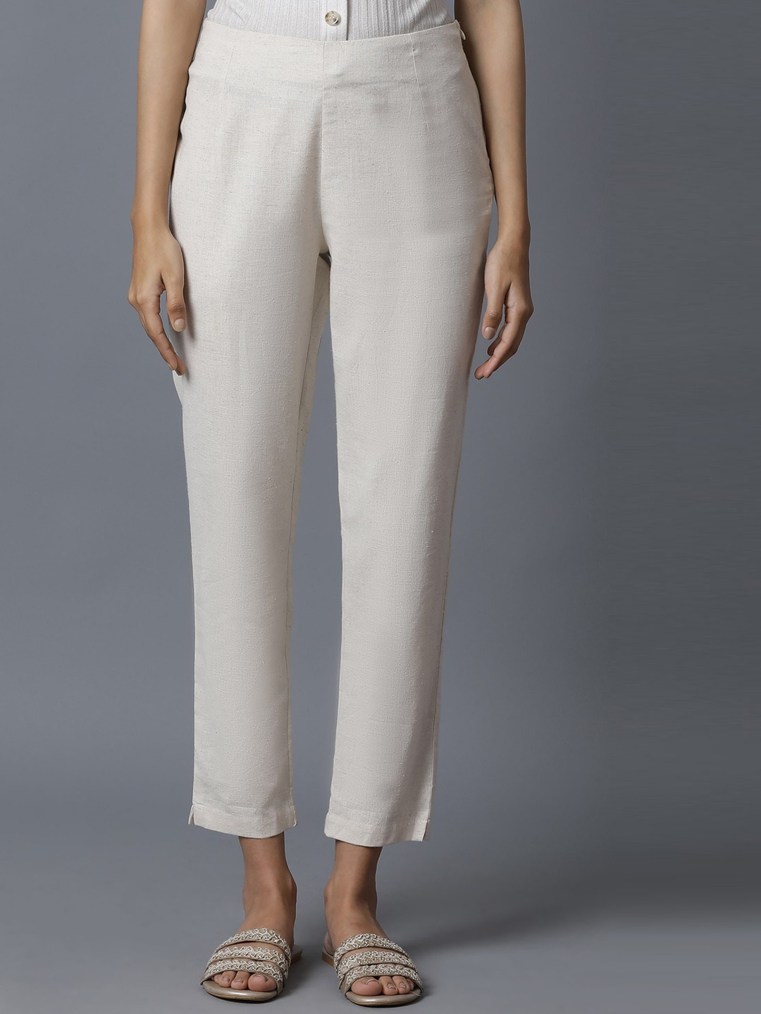 

W Women Off White Slim Fit Regular Trousers