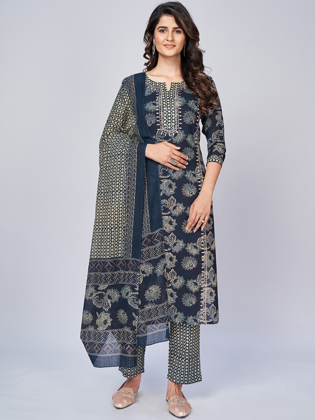 

Vbuyz Women Blue Floral Printed Kurta with Trousers & With Dupatta