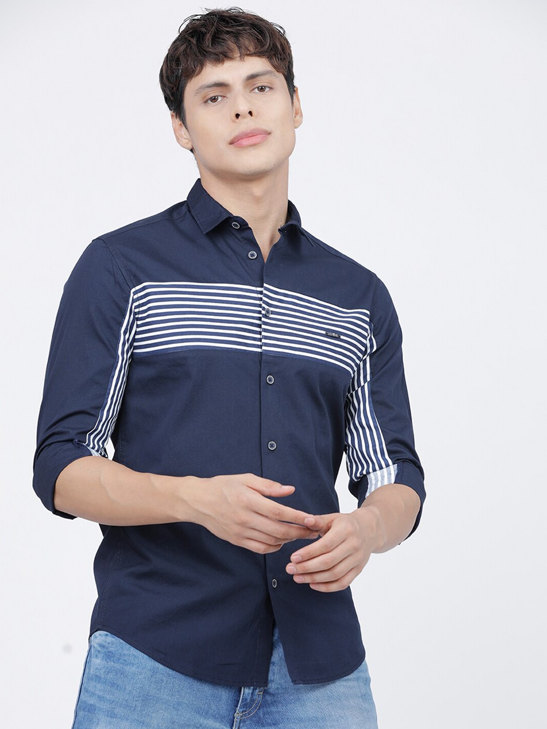 

The Indian Garage Co Men Navy Blue Slim Fit Horizontal Stripes Striped Casual Shirt