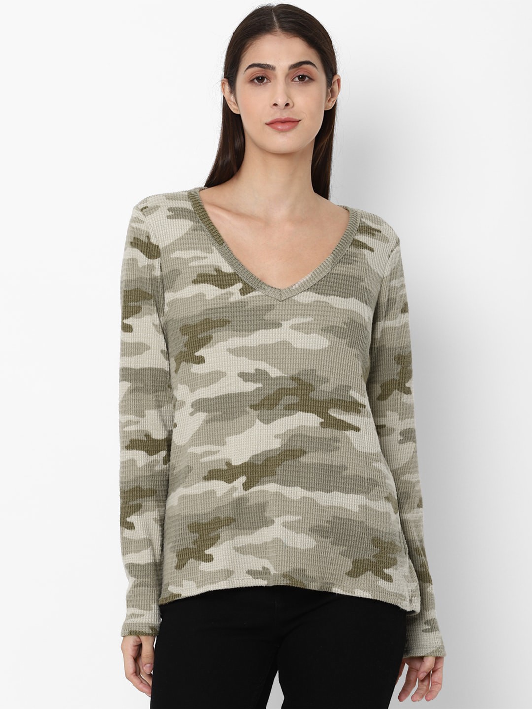 

AMERICAN EAGLE OUTFITTERS Women Green & Beige Camouflage Printed V-Neck T-shirt