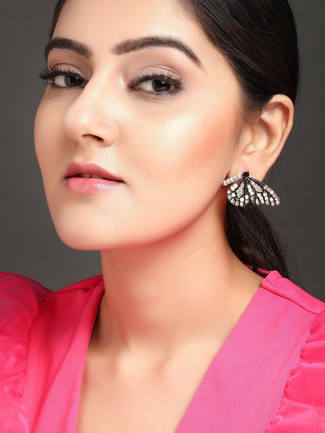 

TOKYO TALKIES X rubans FASHION ACCESSORIES Gold & White Contemporary Studs Earrings