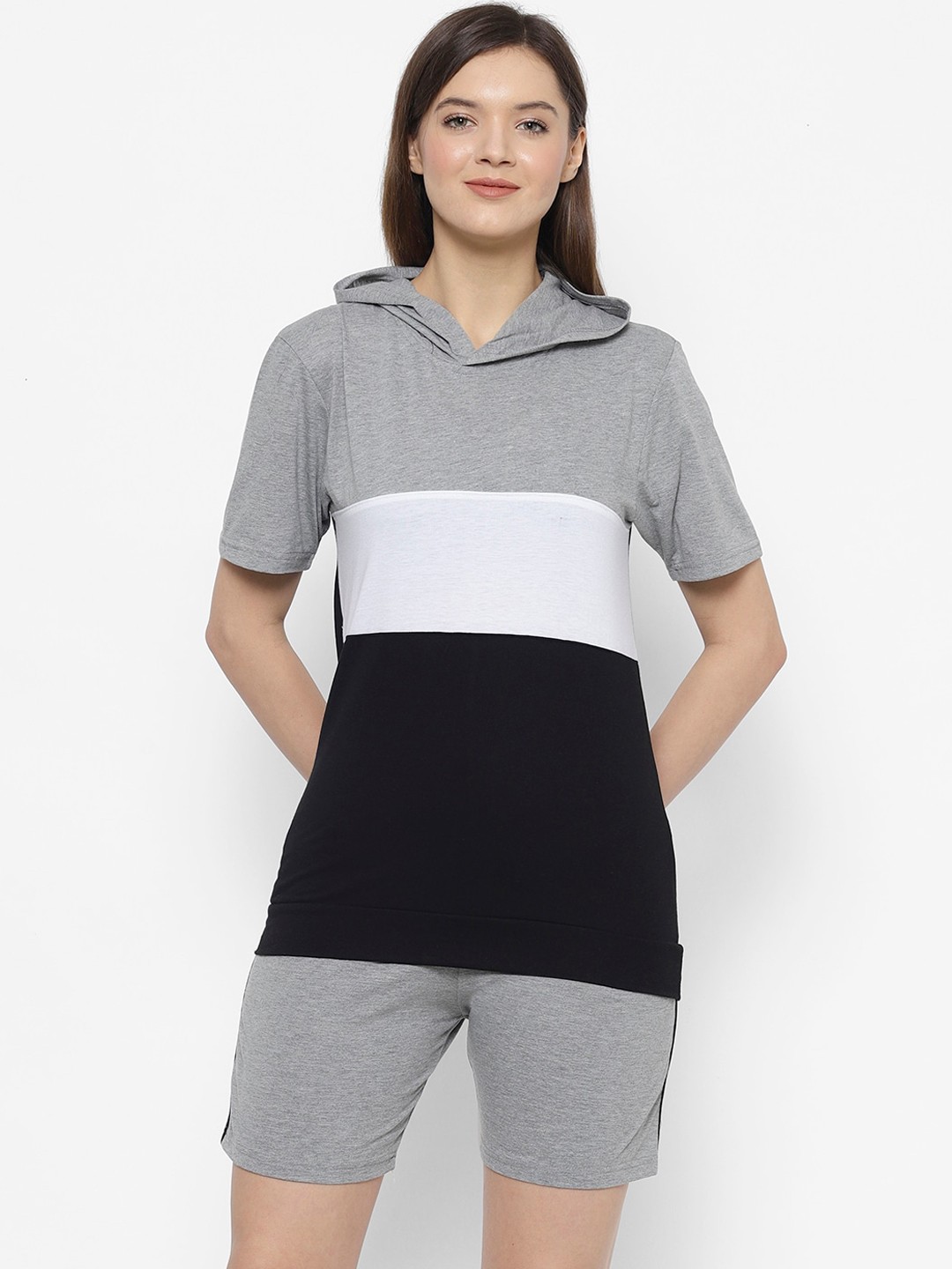 

VIMAL JONNEY Women Grey & Black Colourblocked Night Suit