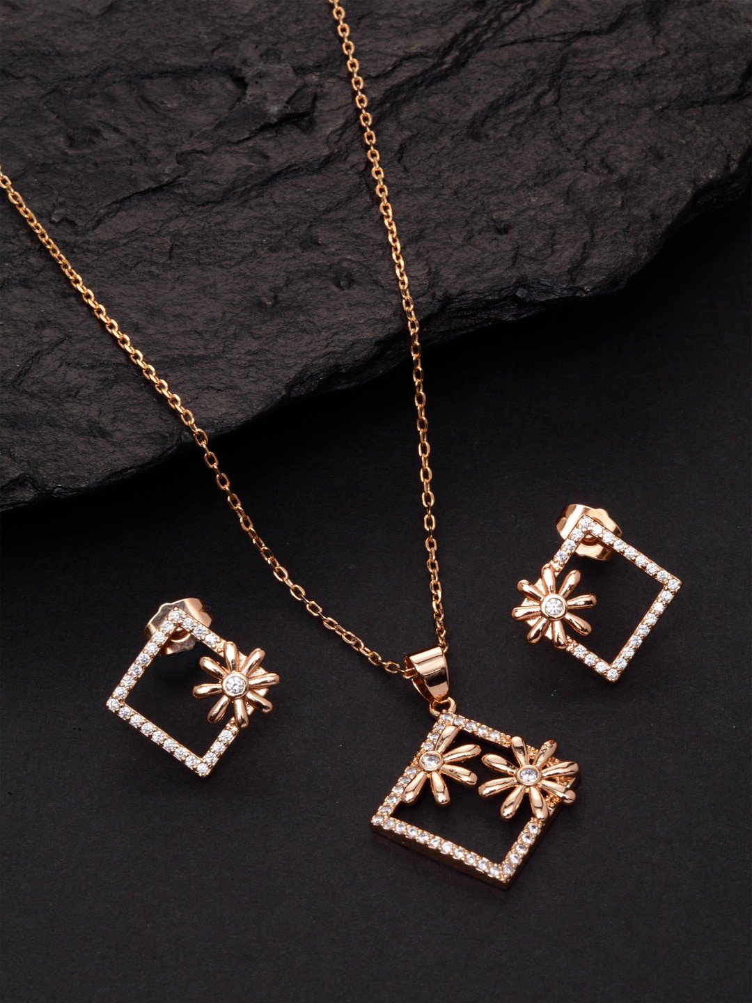 

VOGUE PANASHH Gold-Plated White CZ-Studded Handcrafted Jewellery Set