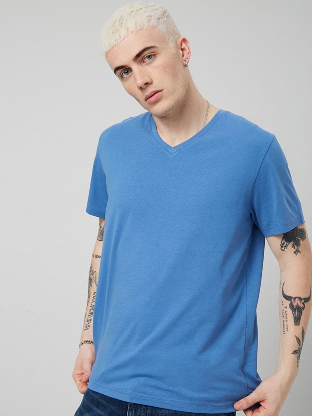 

FOREVER 21 Men Blue V-Neck Raw Edge Pure Cotton T-shirt