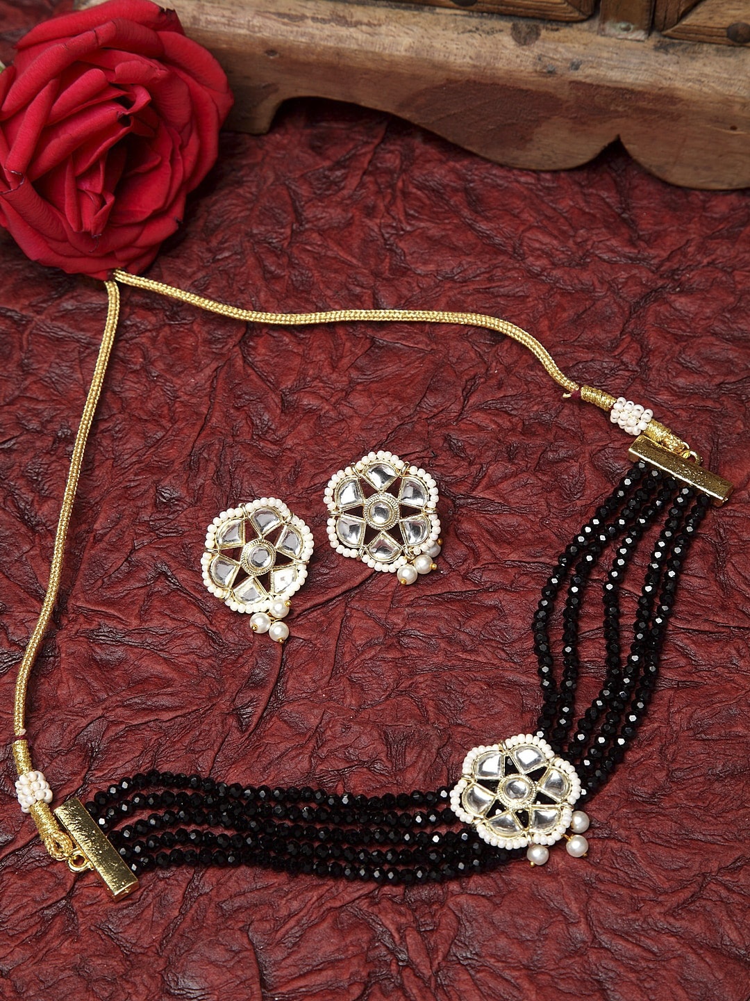 

Moedbuille Gold-Plated White & Black Kundan-Studded & Onyx Beaded Meenakari Handcrafted Jewellery Set