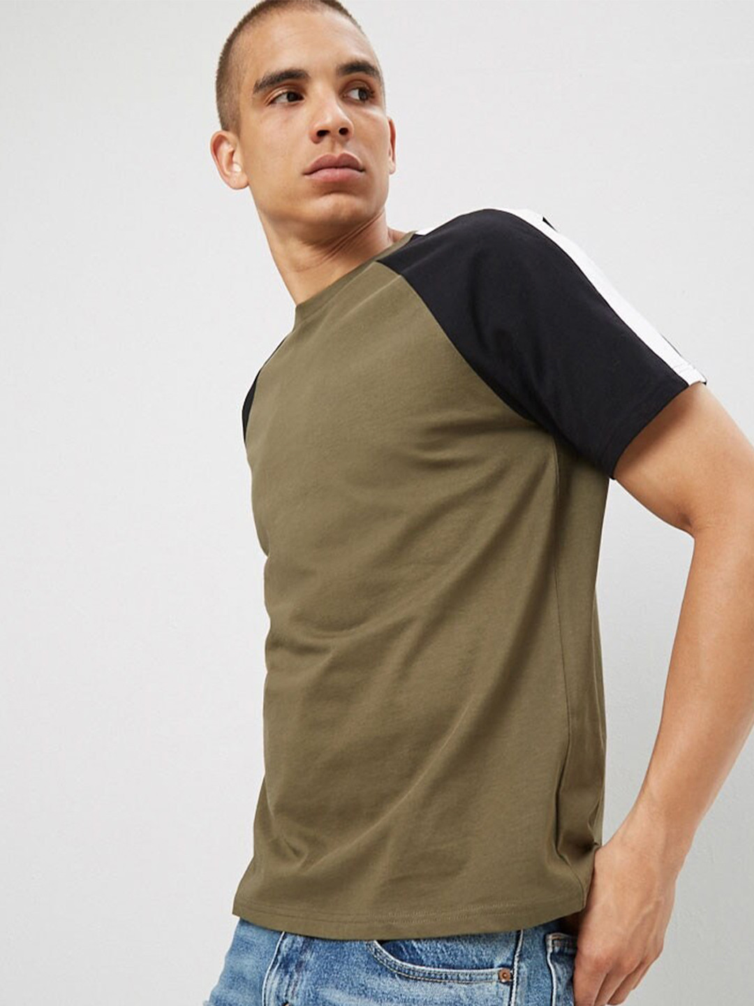 

FOREVER 21 Men Green Solid Pure Cotton T-shirt
