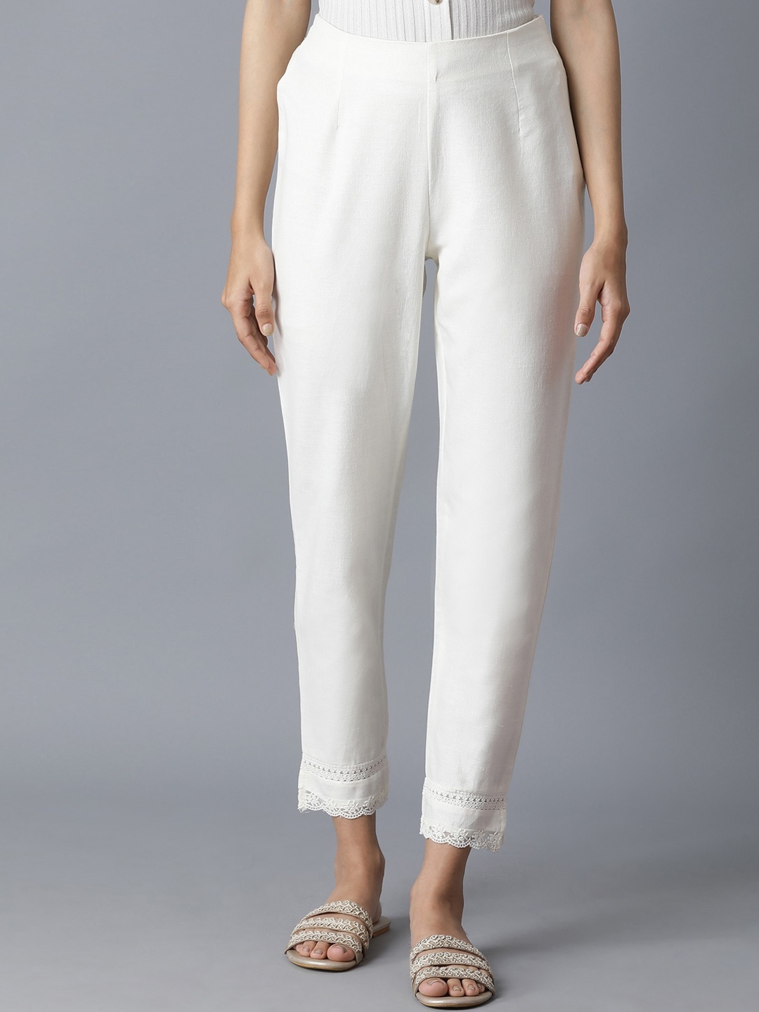 

W Women Off White Slim Fit Cropped Regular Trousers