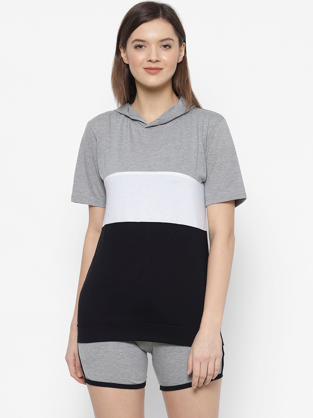

VIMAL JONNEY Women Grey & Black Colourblocked Night suit
