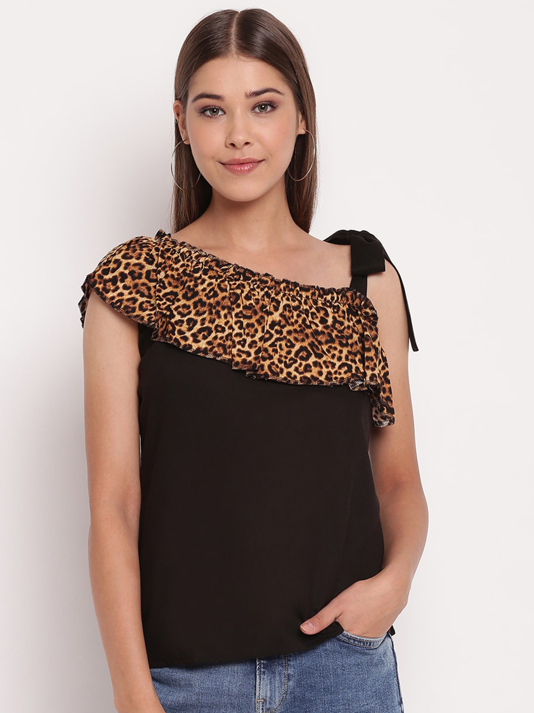 

AKIMIA Black One Shoulder Regular Top