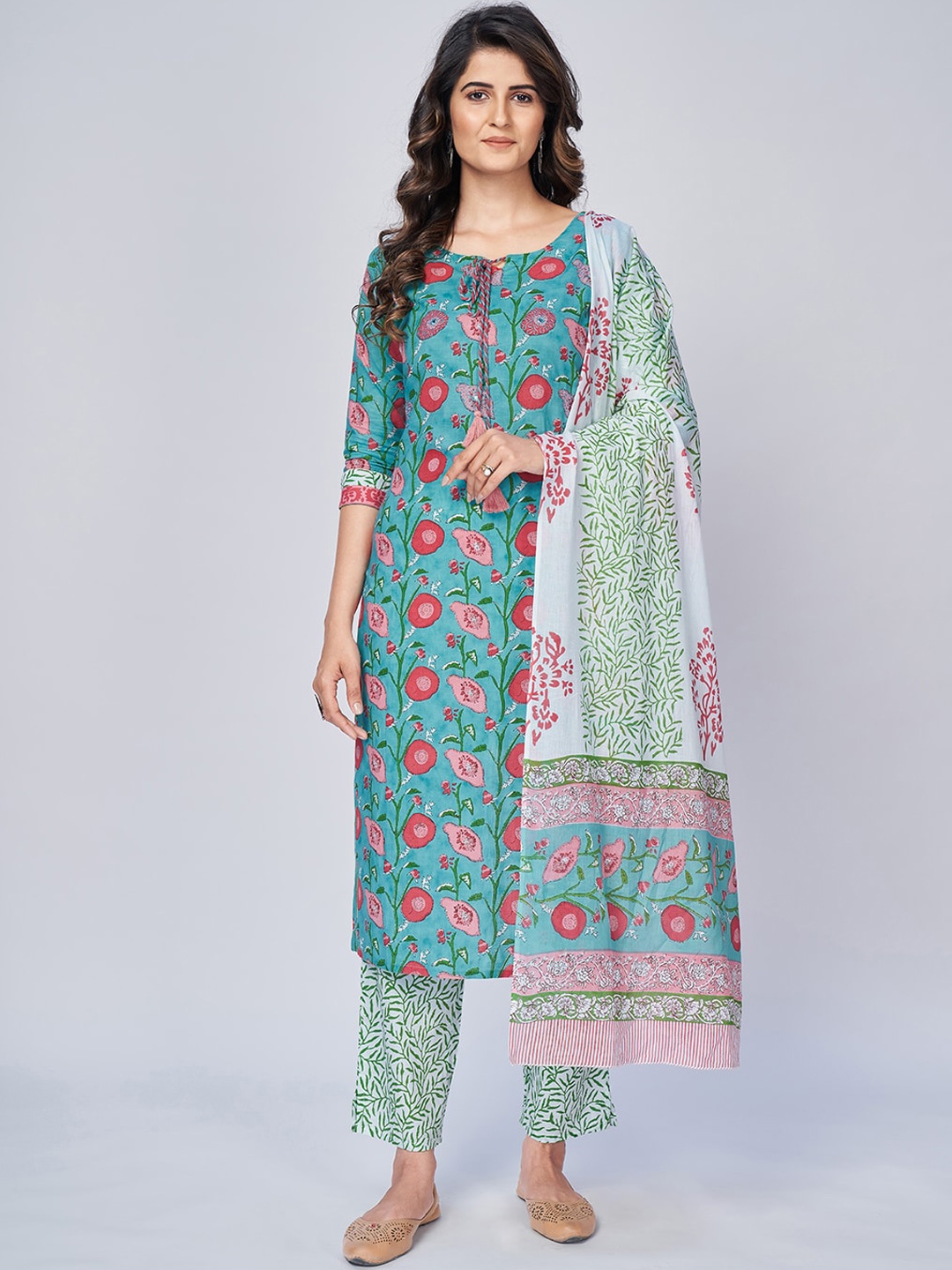 

Vbuyz Women Turquoise Blue Floral Printed Straight Kurta with Trousers & Dupatta