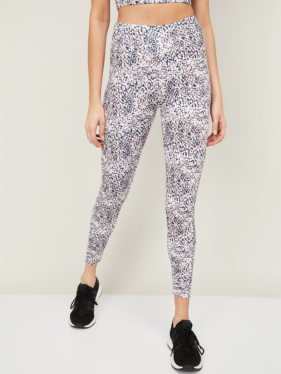 

Kappa Women White & Blue Printed Tights