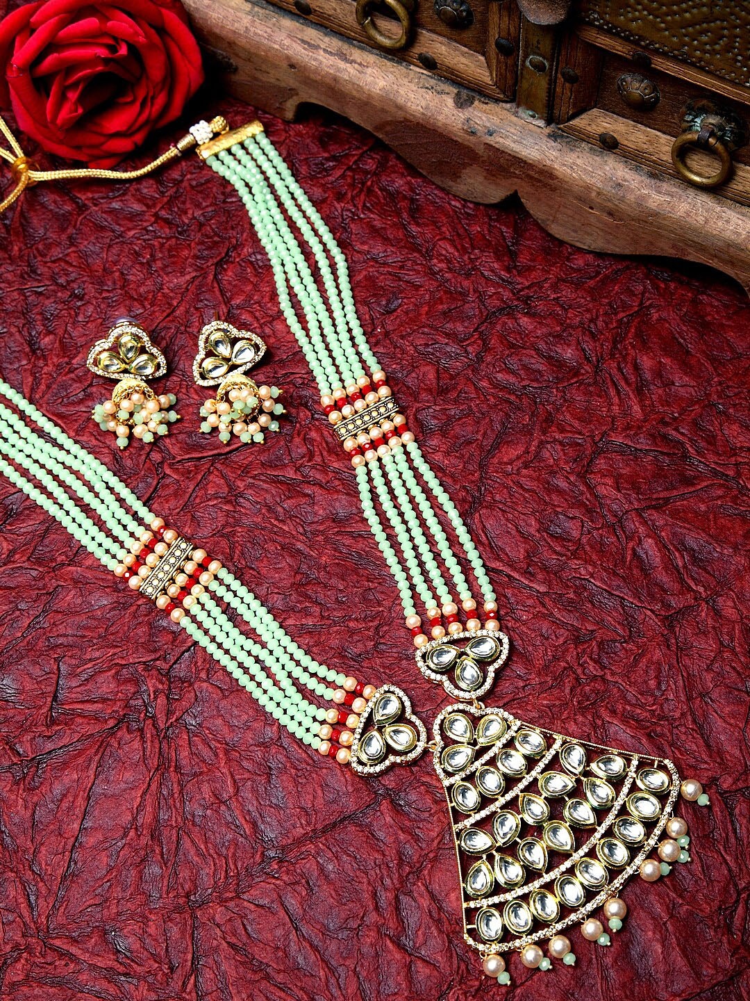 

Moedbuille Gold-Plated White & Green Kundan-Studded Pearl & Onyx Beaded Jadau Jewellery Set